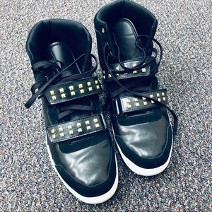 Reebok Black/Gold 🚨Sale🚨